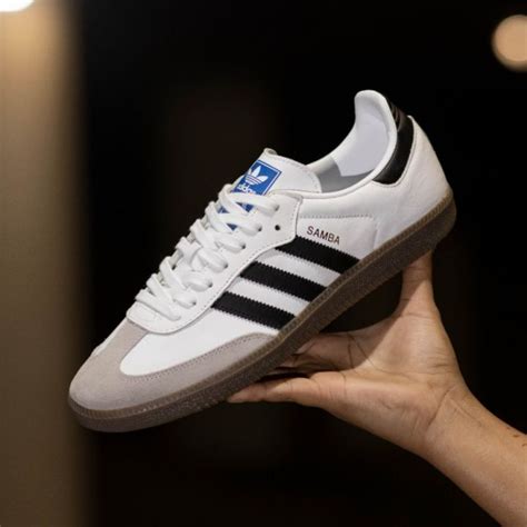 sepatu adidas garis 3